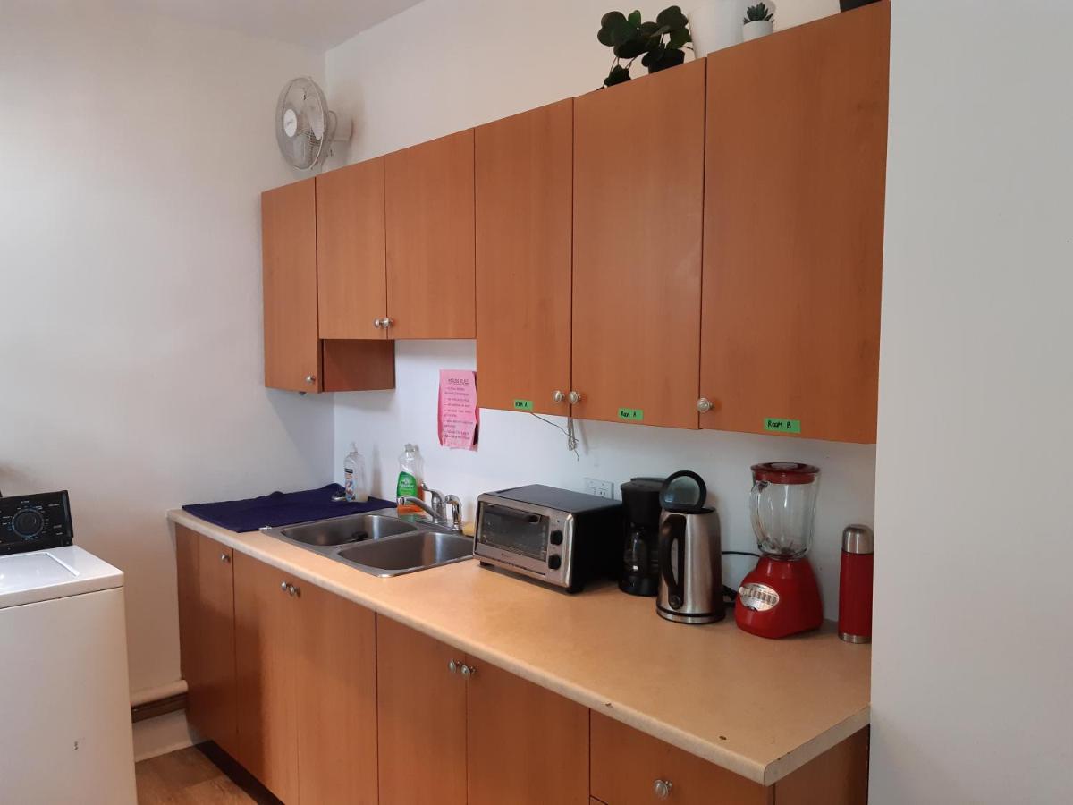 Tv + Netflix / High Speed Internet / Room C Montreal Ngoại thất bức ảnh