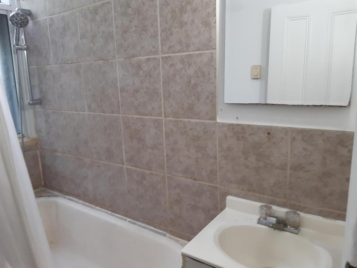 Tv + Netflix / High Speed Internet / Room C Montreal Ngoại thất bức ảnh